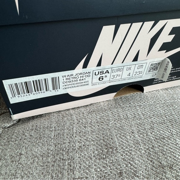 Women’s Air Jordan 1 Retro Hi OG Bubblegum - Picture 5 of 10